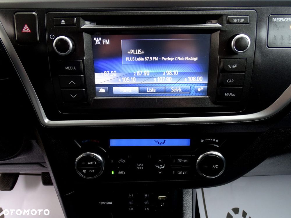 Toyota Auris 1.6 Executive - 19