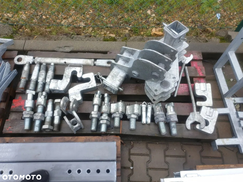 Zabudowa holownika na hakowca, wciągarka hydrauliczna, widły, osprzęt VDZ - 2