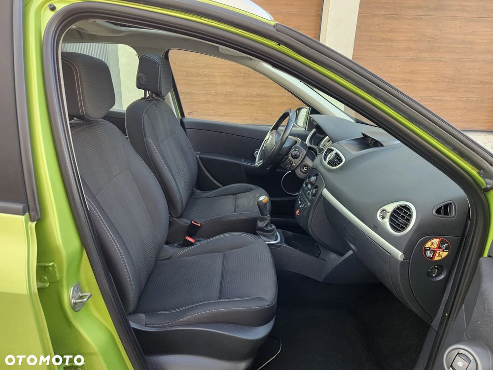 Renault Clio 1.2 16V 75 Grandtour Expression - 14