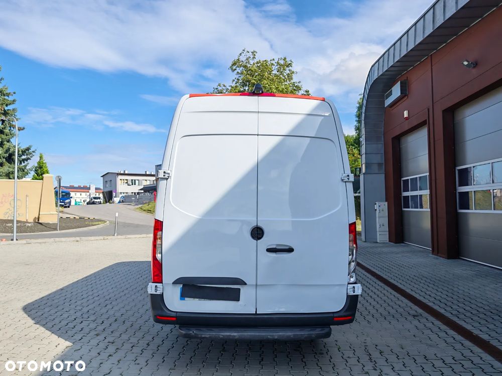 Mercedes-Benz Sprinter - 11