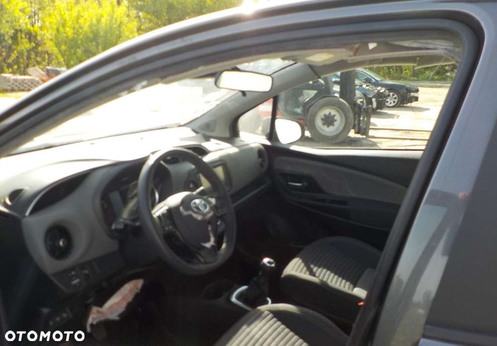 Toyota Yaris - 22