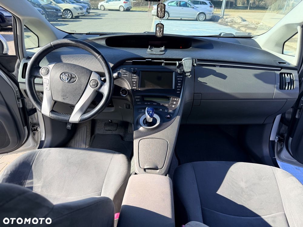 Toyota Prius 1.8 HSD Prestige - 10