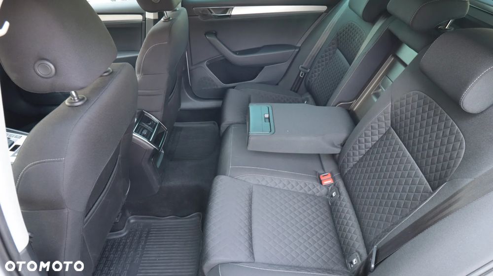 Skoda Superb 2.0 TSI Style DSG - 28