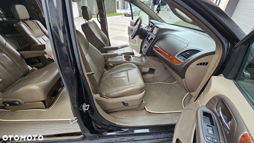 Chrysler Town & Country 3.6 Limited - 14