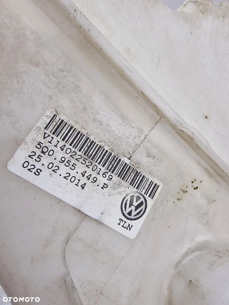 SKODA OCTAVIA 3 III / SEAT LEON 3 III / AUDI A3 8V ZBIORNICZEK SPRYSKIWACZY POD SPRYSKI , NR 5Q0955453R / 5Q0955449P , NR AUKCJI ZS104 - 7