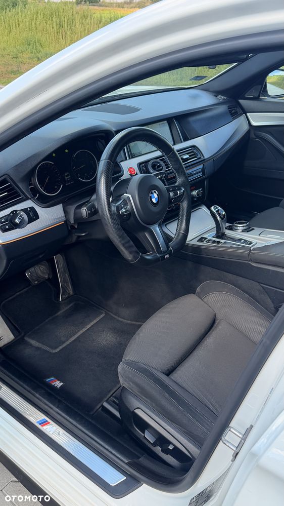 BMW Seria 5 525d xDrive - 24
