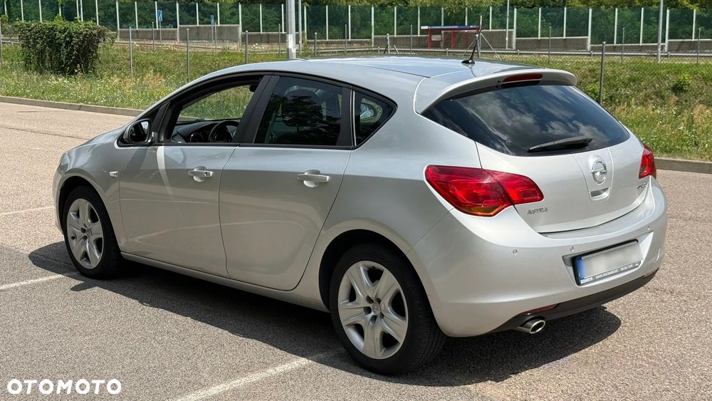 Opel Astra 1.4 T Enjoy - 4