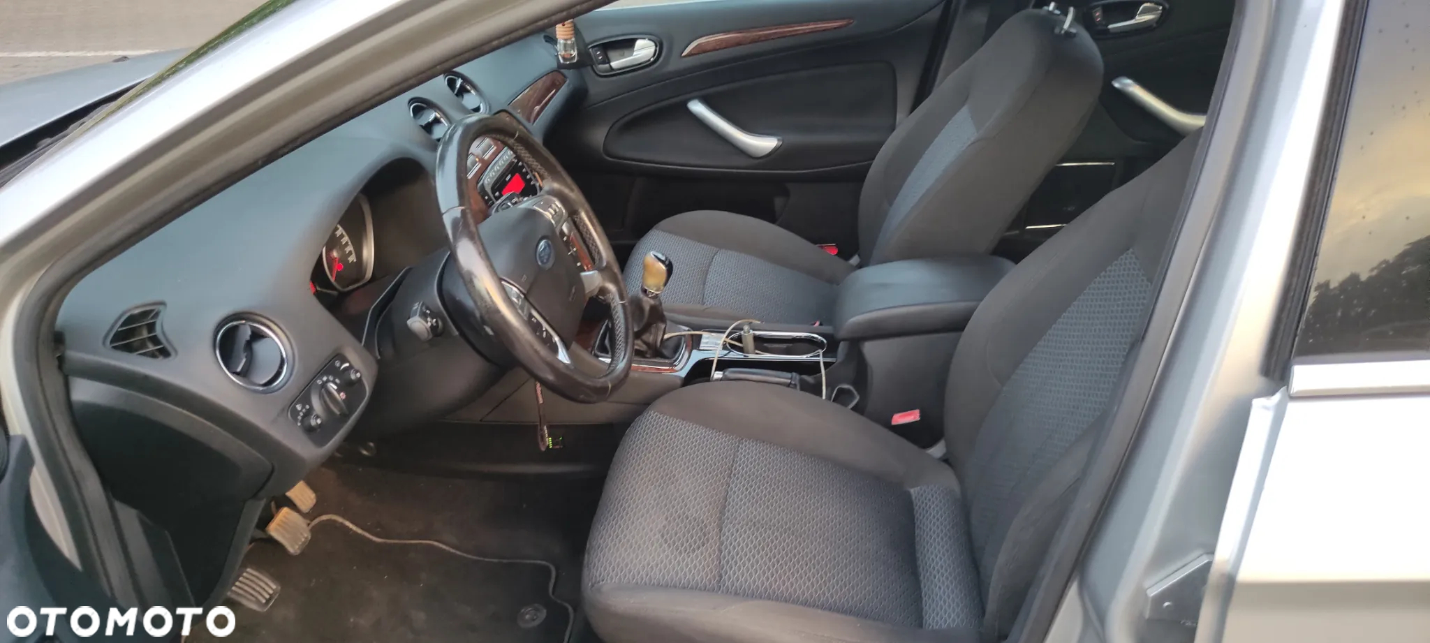Ford Mondeo 2.0 Ghia - 9