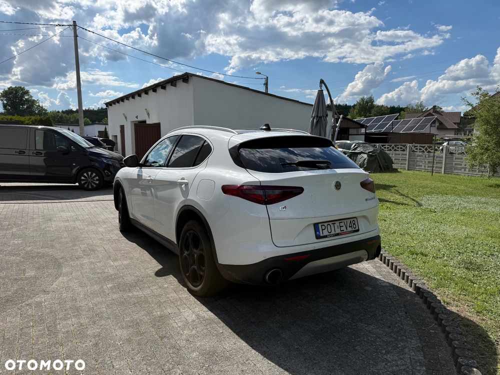 Alfa Romeo Stelvio 2.0 Turbo 16V AT8-Q4 Ti - 3