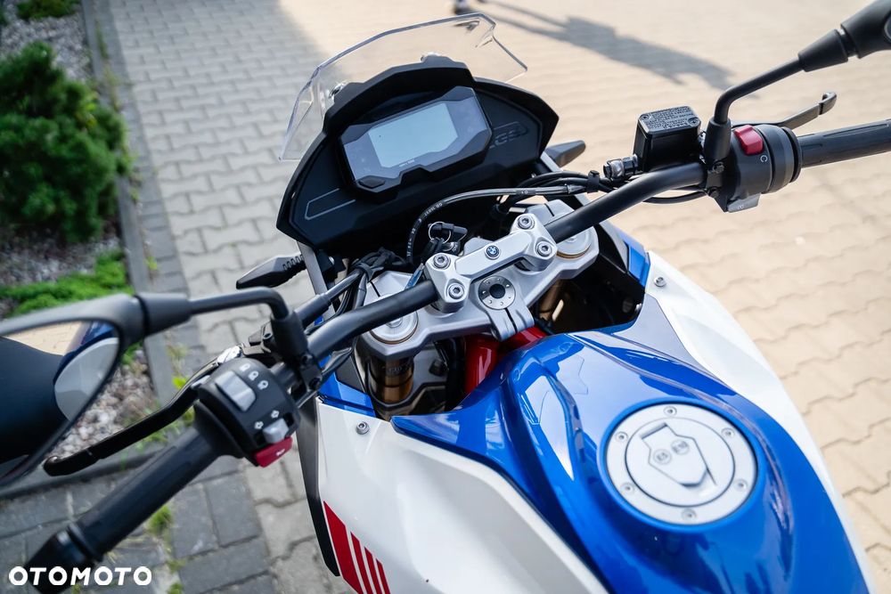 BMW G - 7
