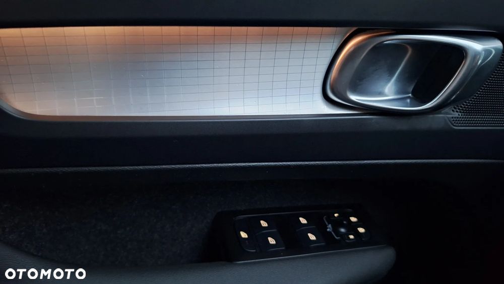 Volvo XC 40 T3 Geartronic Momentum Pro - 10