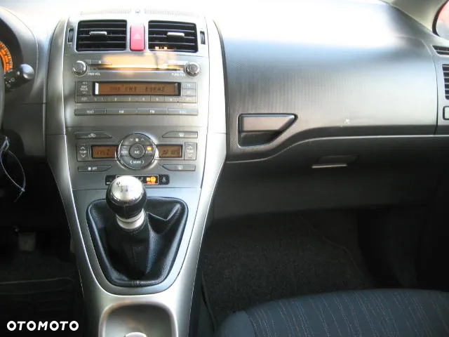Toyota Auris 1.6 Premium - 11