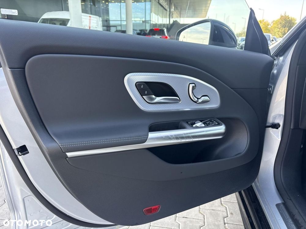Mercedes-Benz CLA - 11