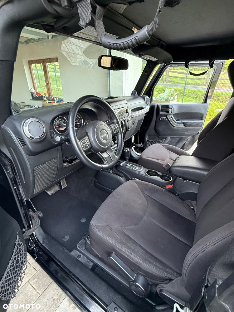 Jeep Wrangler - 12