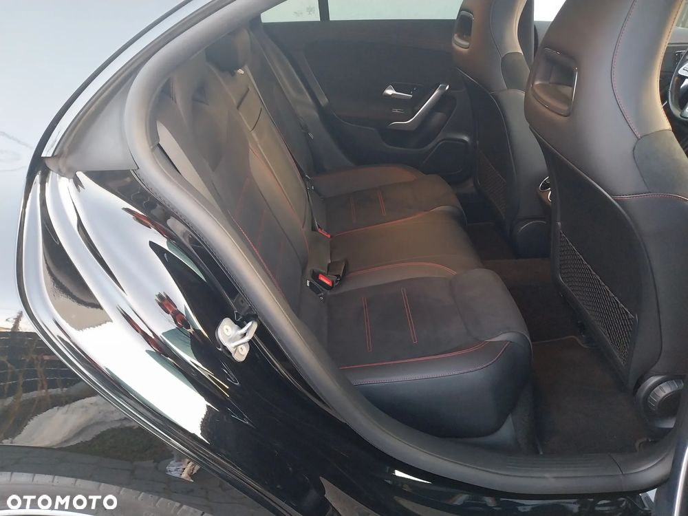 Mercedes-Benz CLA 250 4Matic 7G-DCT AMG Line - 25