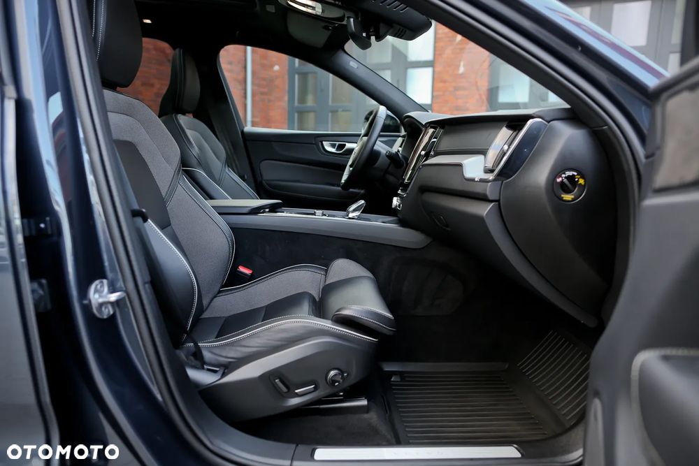 Volvo XC 60 B4 D AWD Ultimate Dark - 22