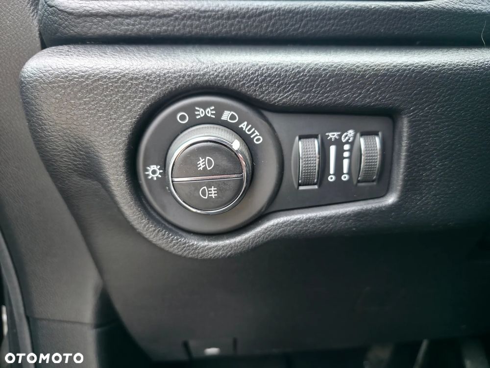 Chrysler Pacifica - 16