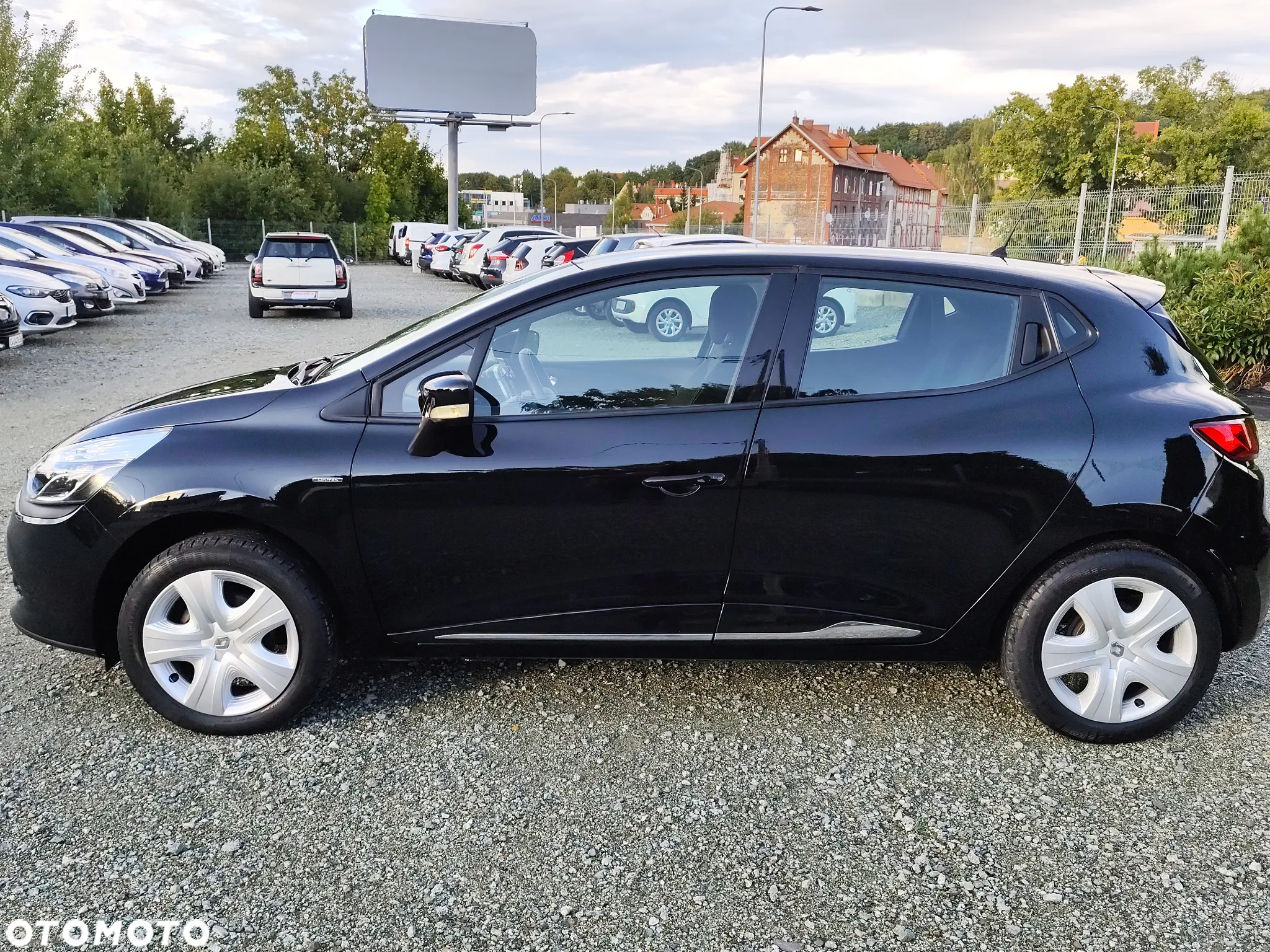 Renault Clio 1.2 16V 75 LIMITED - 8