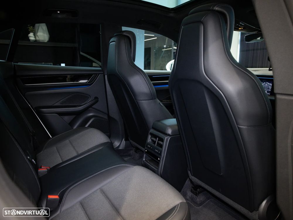Porsche Macan Electric 4 - 34