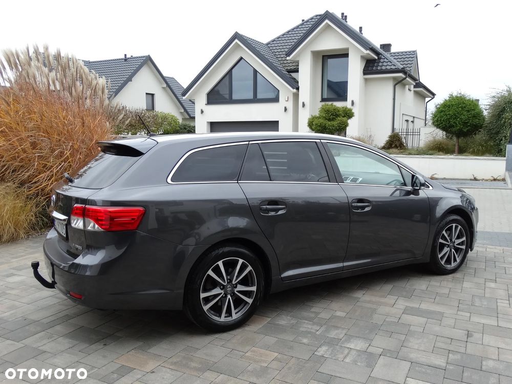 Toyota Avensis Combi 1.8 Business Edition - 25