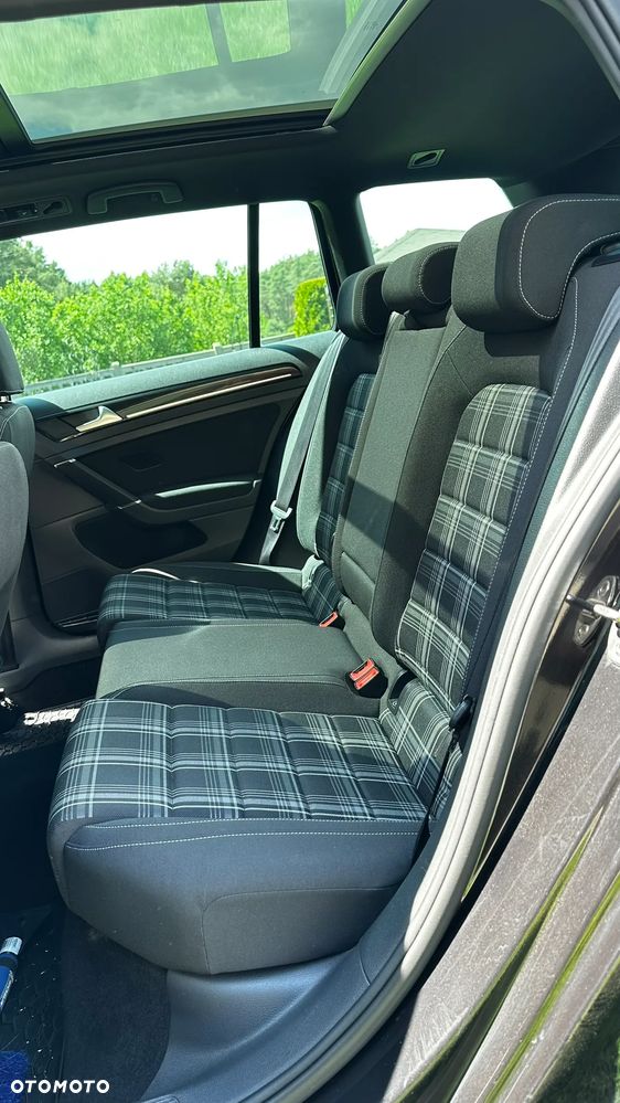 Volkswagen Golf - 23