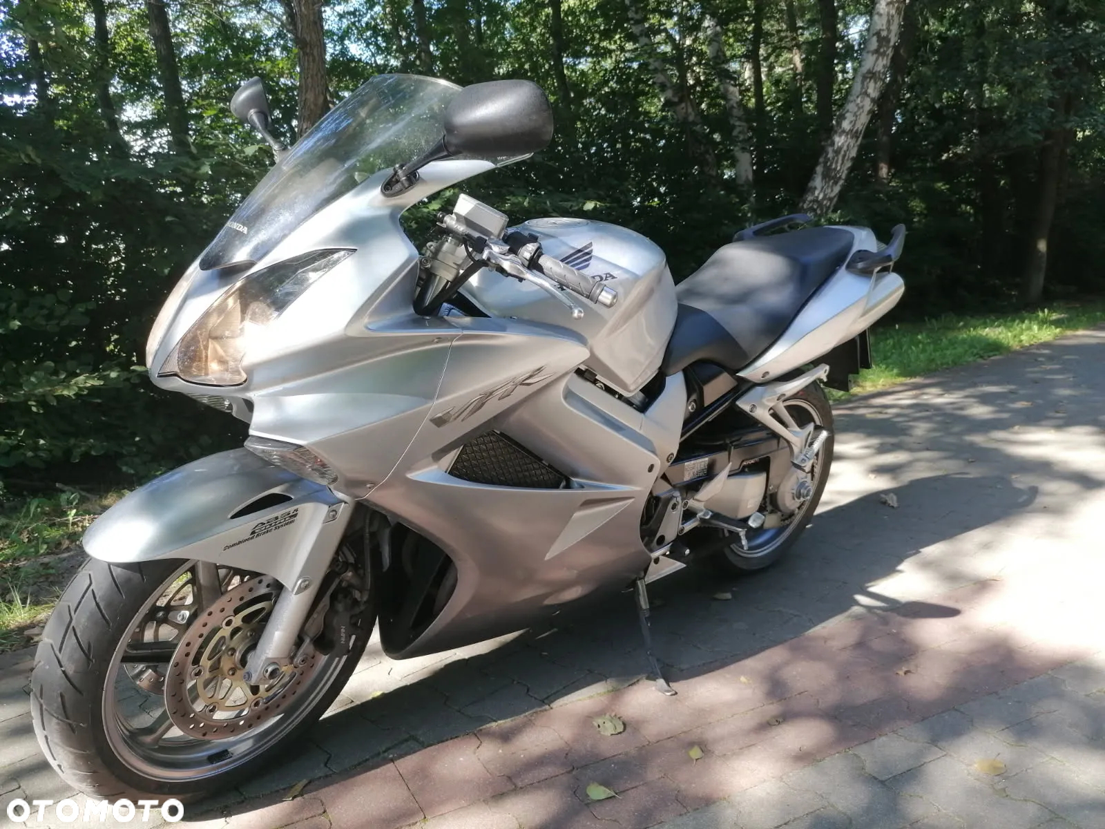 Honda VFR - 2