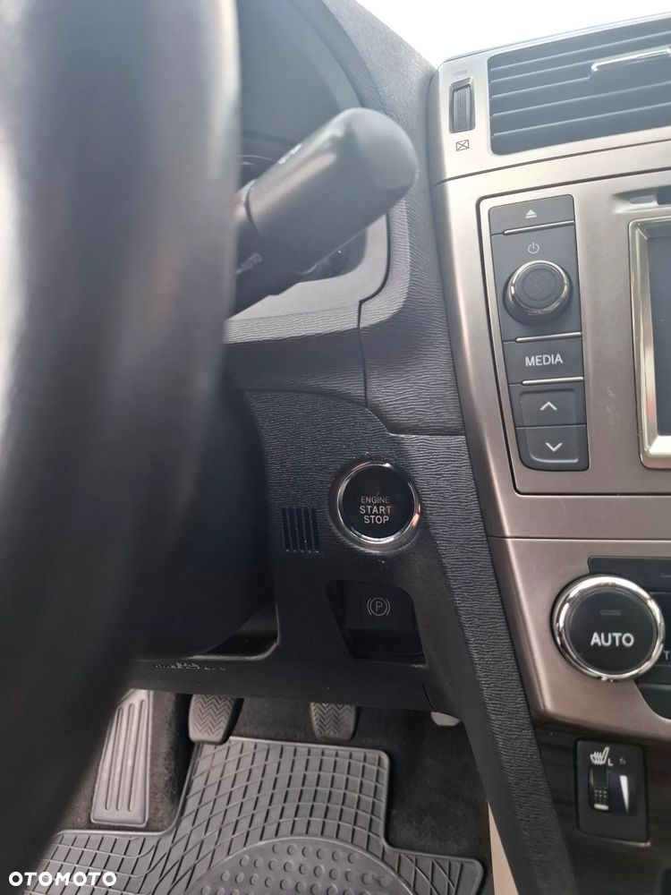Toyota Avensis 1.8 Premium EU5 - 26