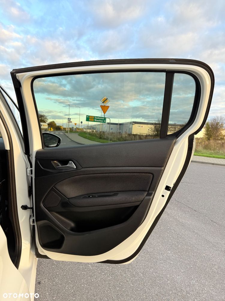 Peugeot 308 1.2 PureTech Allure S&S - 15
