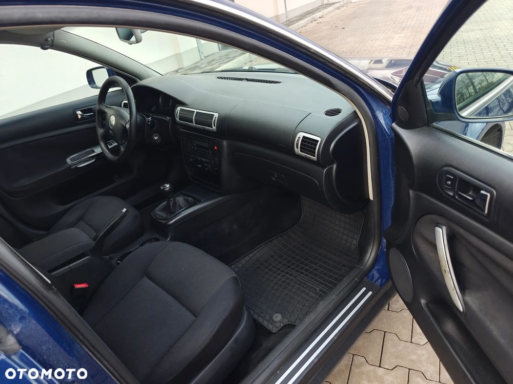 Volkswagen Passat 1.9 TDI Basis - 17