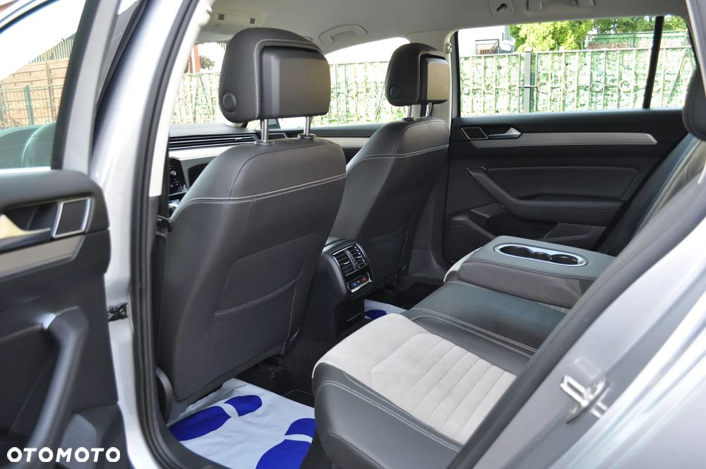 Volkswagen Passat Variant 2.0 TDI SCR DSG Highline - 19