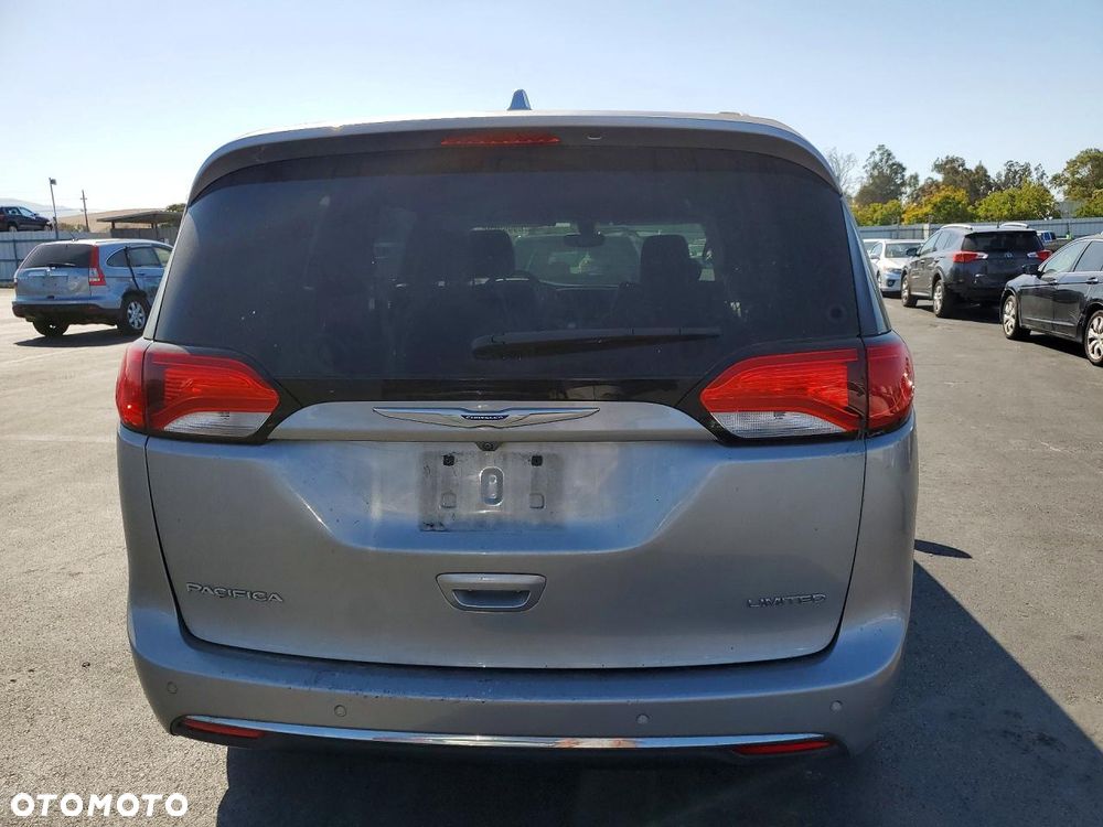 Chrysler Pacifica 2018 photo 3