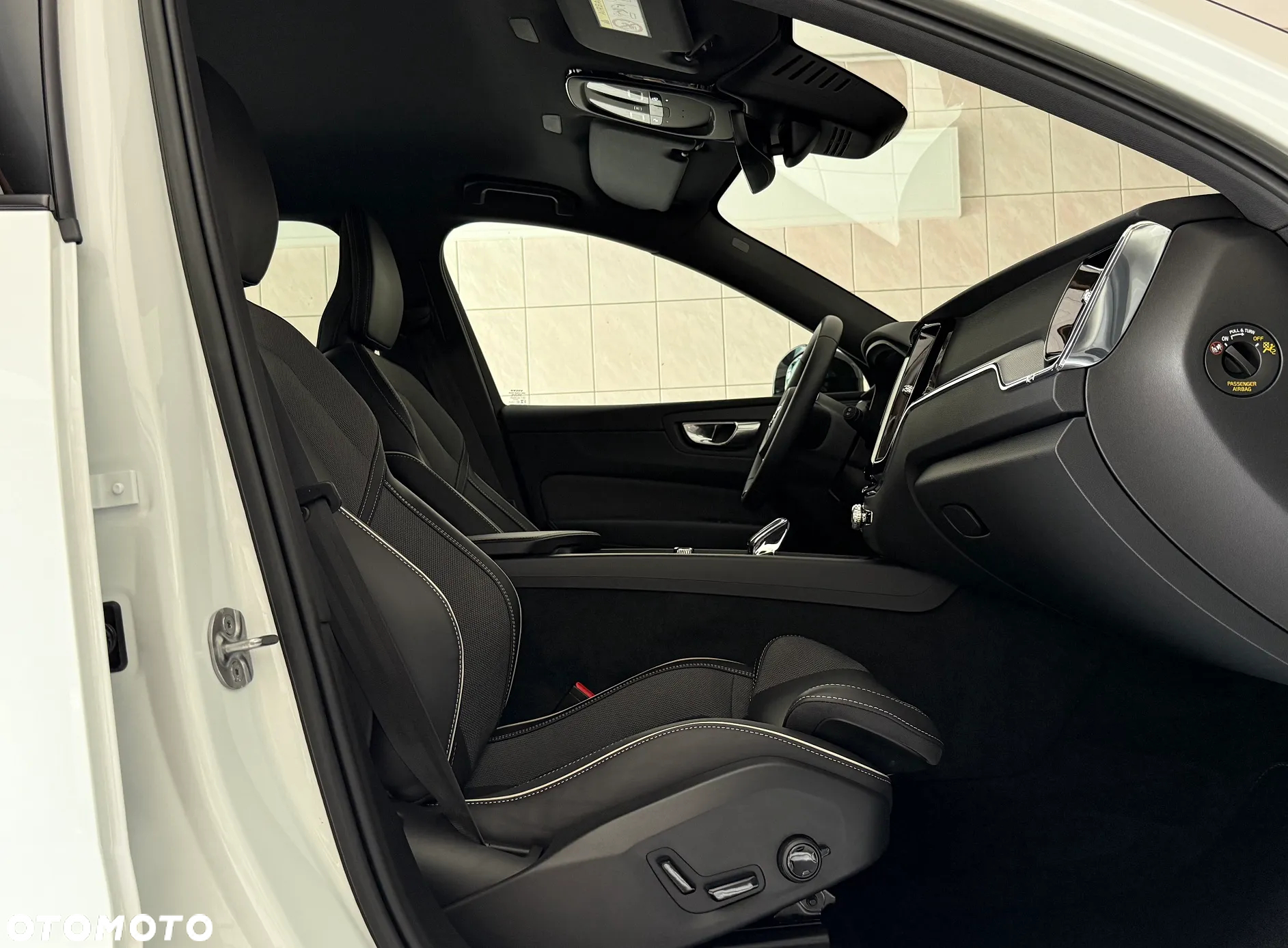 Volvo XC 60 B4 D AWD Plus Dark - 9