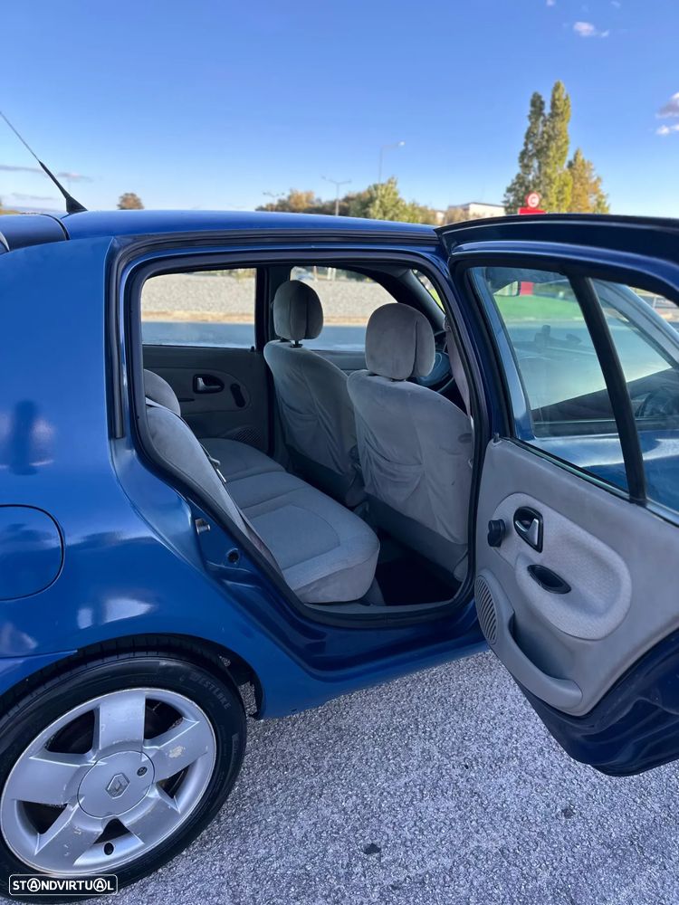 Renault Clio - 14
