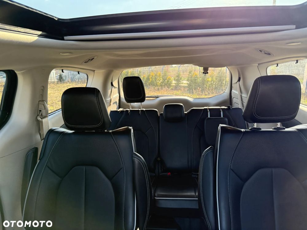 Chrysler Pacifica - 15