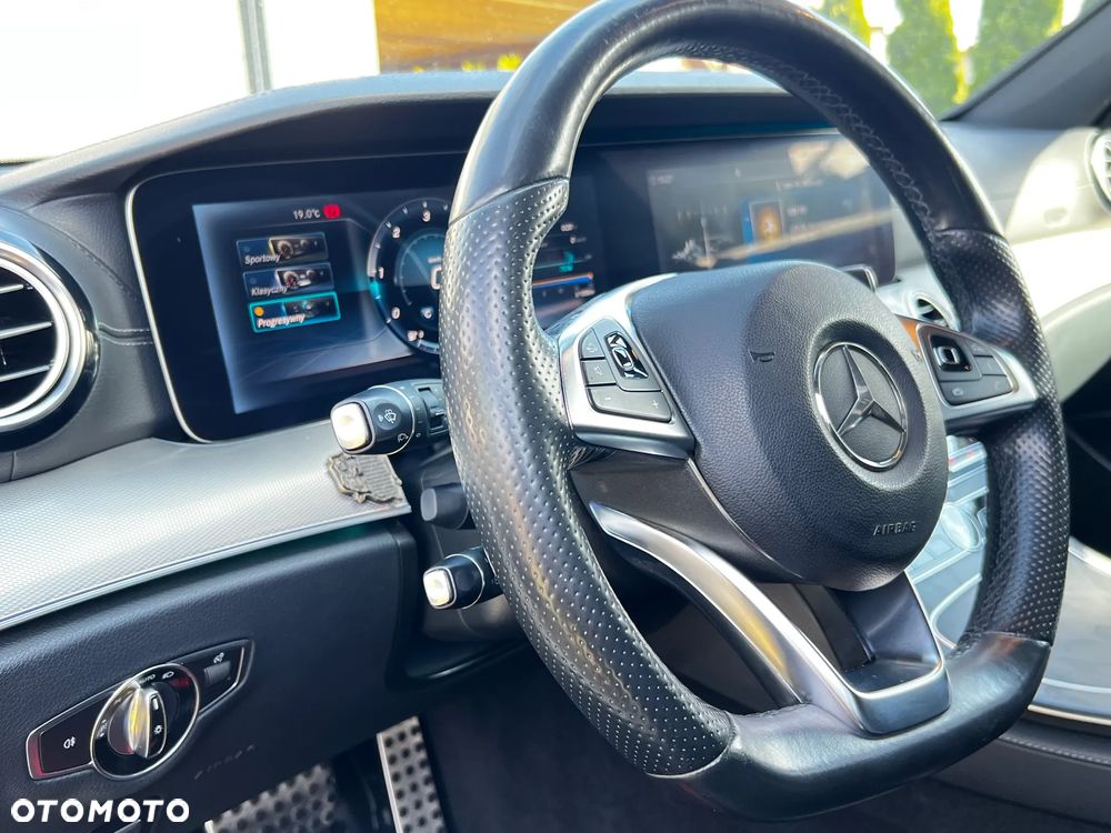 Mercedes-Benz Klasa E 220 d 9G-TRONIC - 21