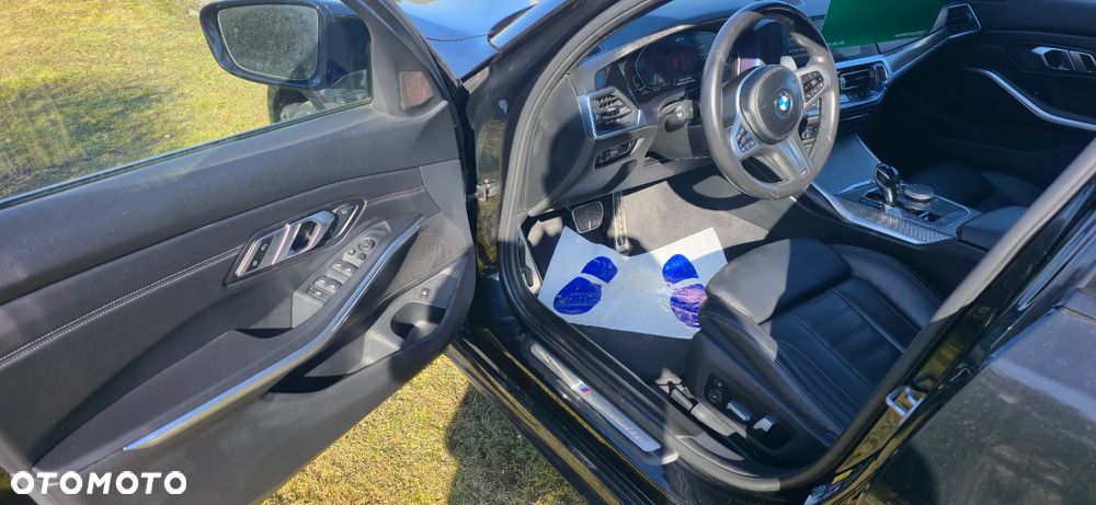 BMW Seria 3 330e M Sport - 32