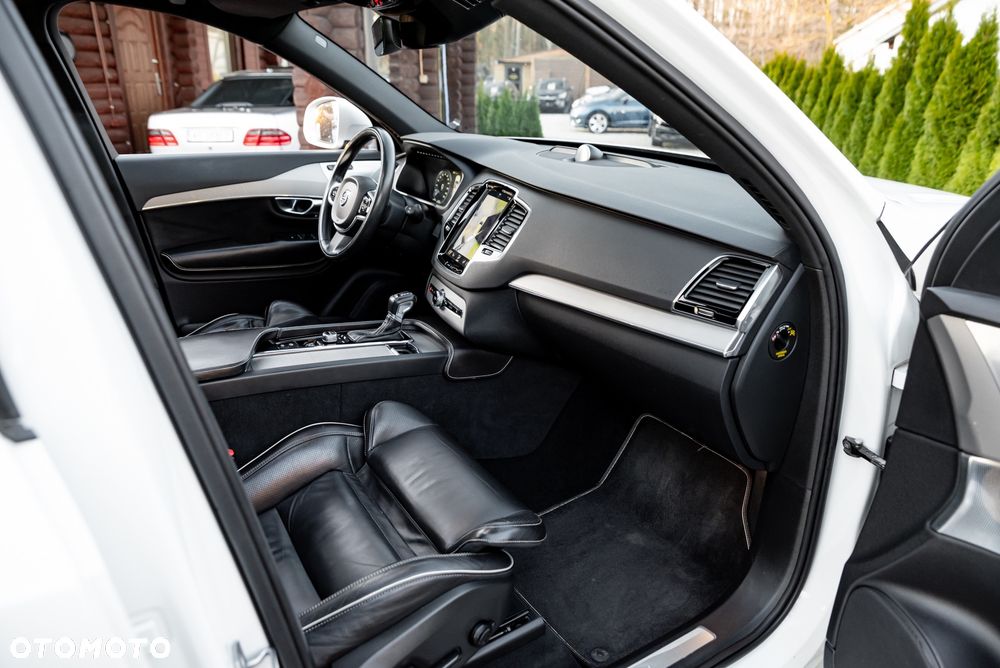 Volvo XC 90 D5 AWD R-Design - 24