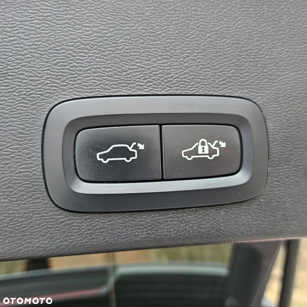 Volvo XC 40 B4 B AWD DKG Momentum Pro - 21