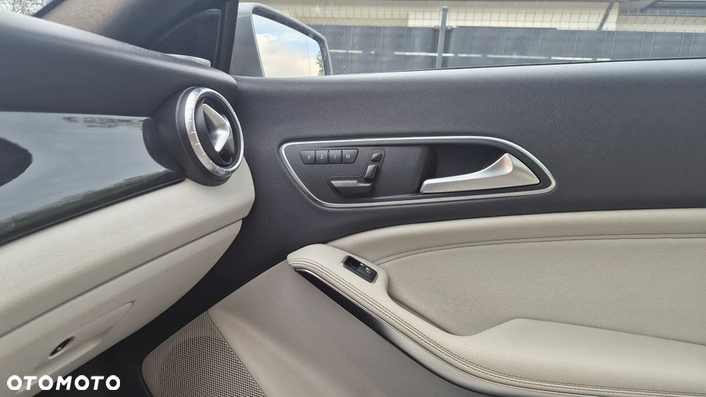 Mercedes-Benz CLA 250 7G-DCT Edition 1 - 17