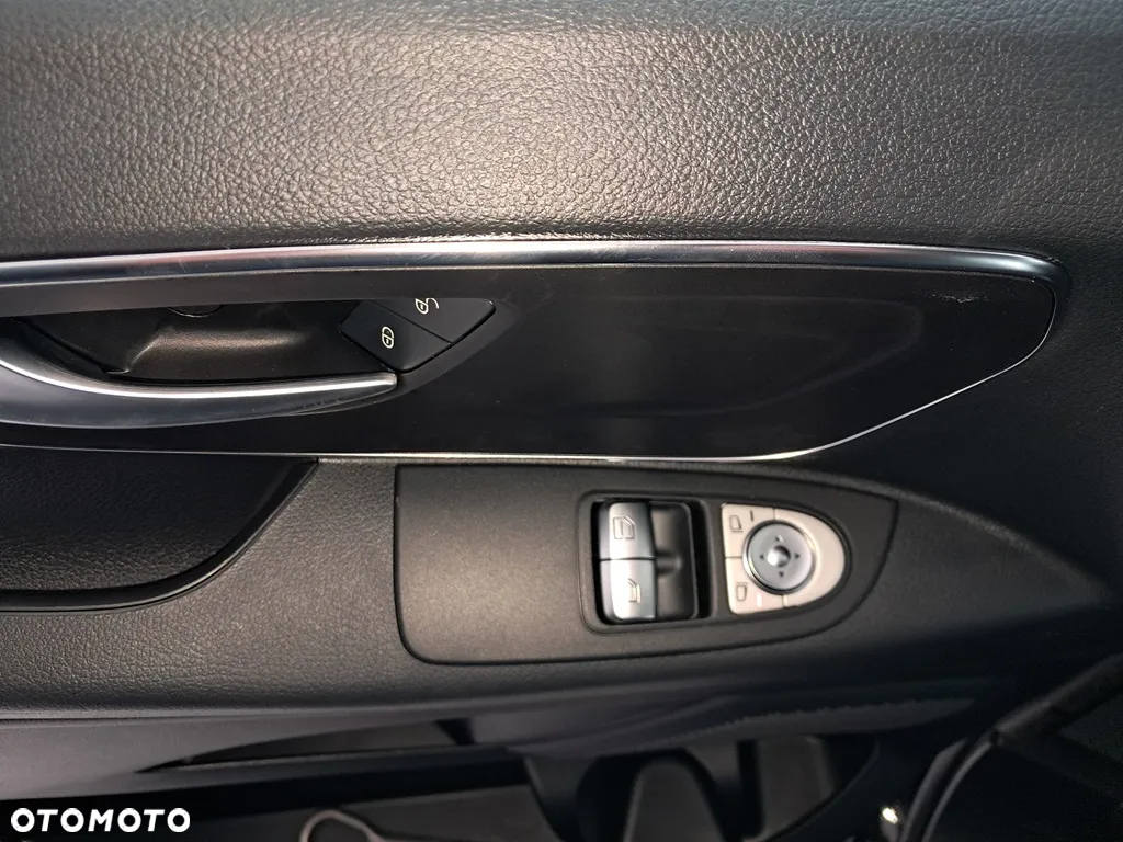 Mercedes-Benz Vito pod karawan - 32