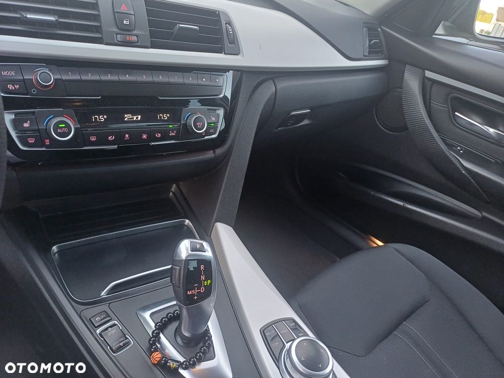 BMW Seria 3 318i Sport Line - 16