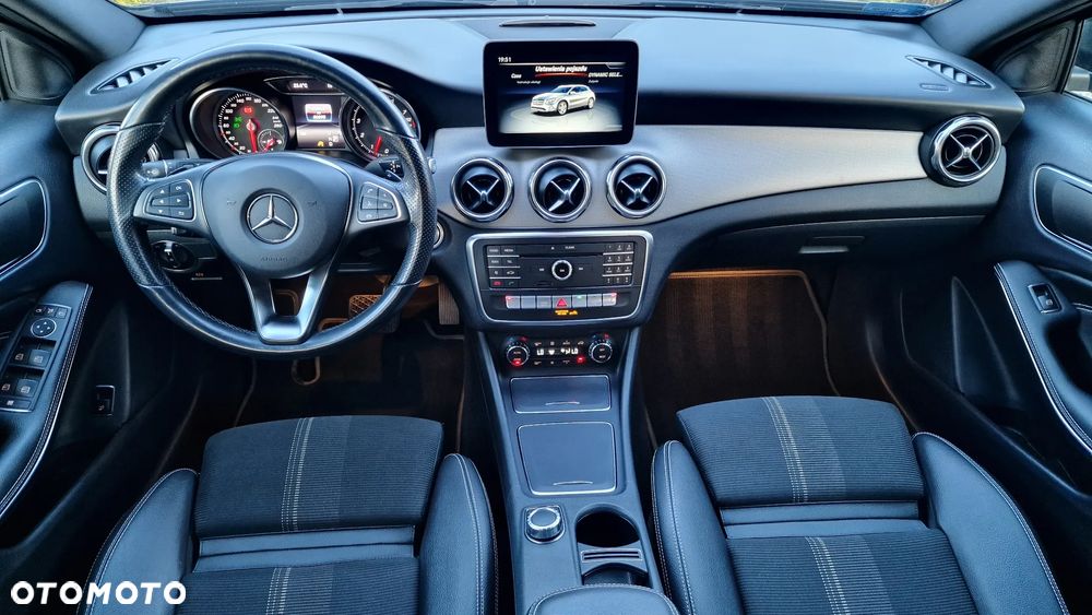 Mercedes-Benz GLA 200 7G-DCT AMG Line - 23