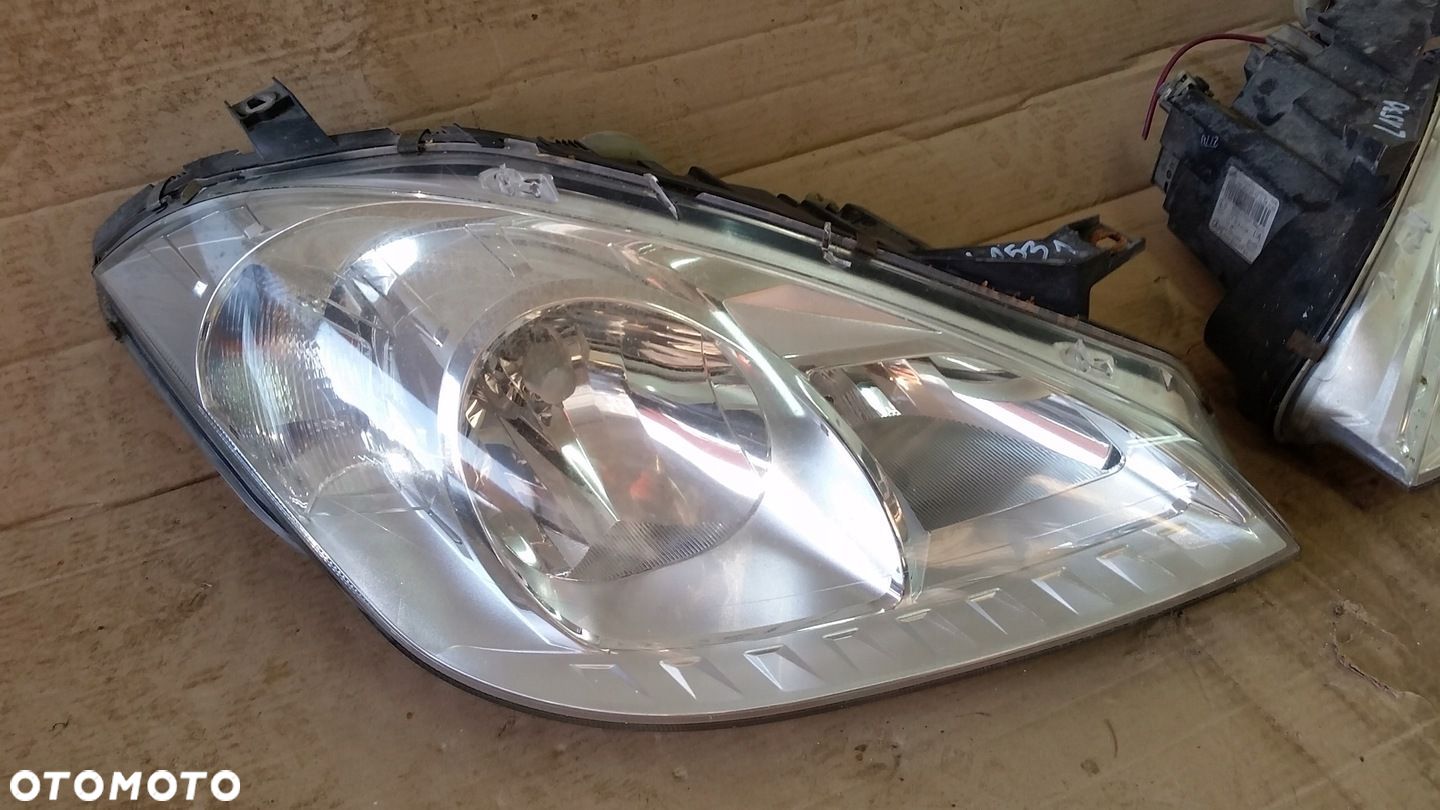 LAMPA PRAWA PRZÓD PRZEDNIA MERCEDE A W169 LIFT - 1