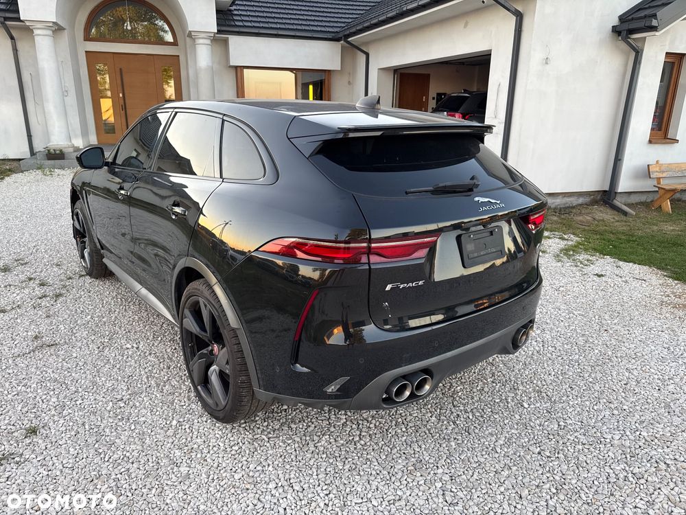 Jaguar F-Pace P550 AWD SVR - 9