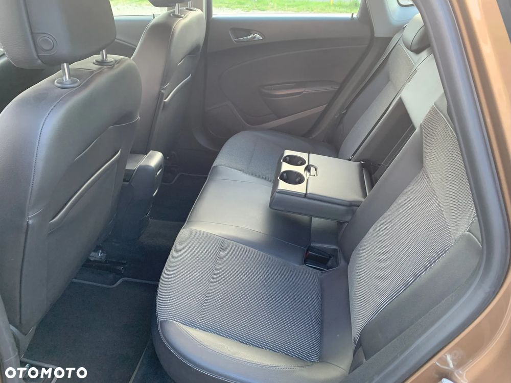 Opel Astra 1.6 CDTI Executive - 16