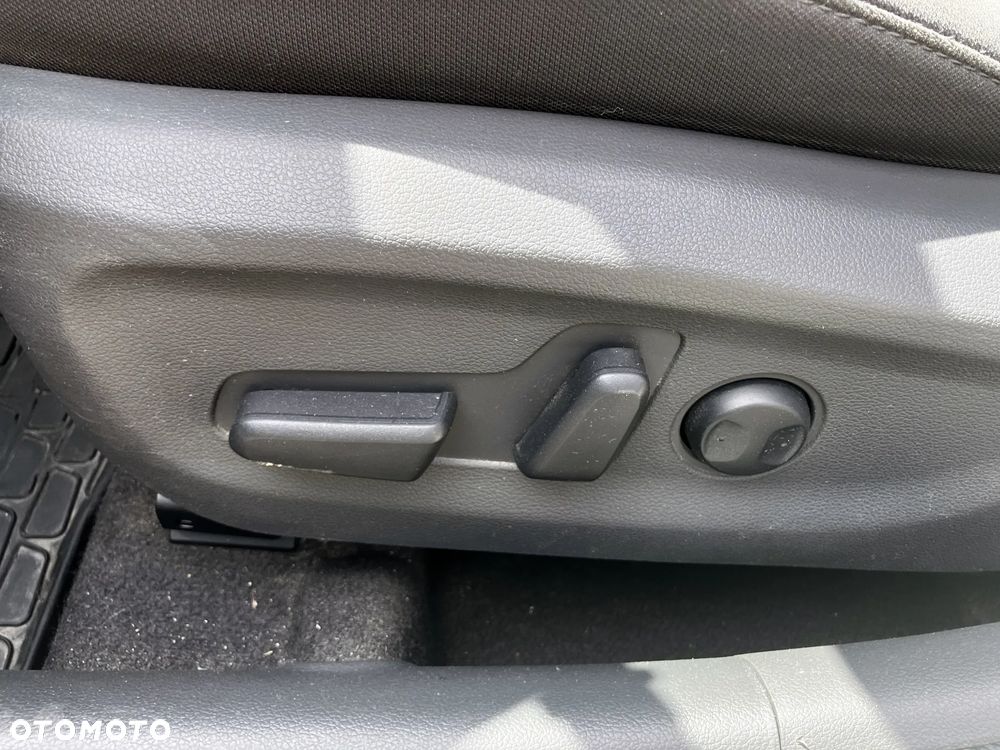 Hyundai IONIQ Hybrid Business - 12