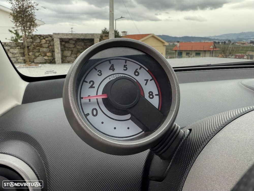 Peugeot 107 1.0 Urban - 10