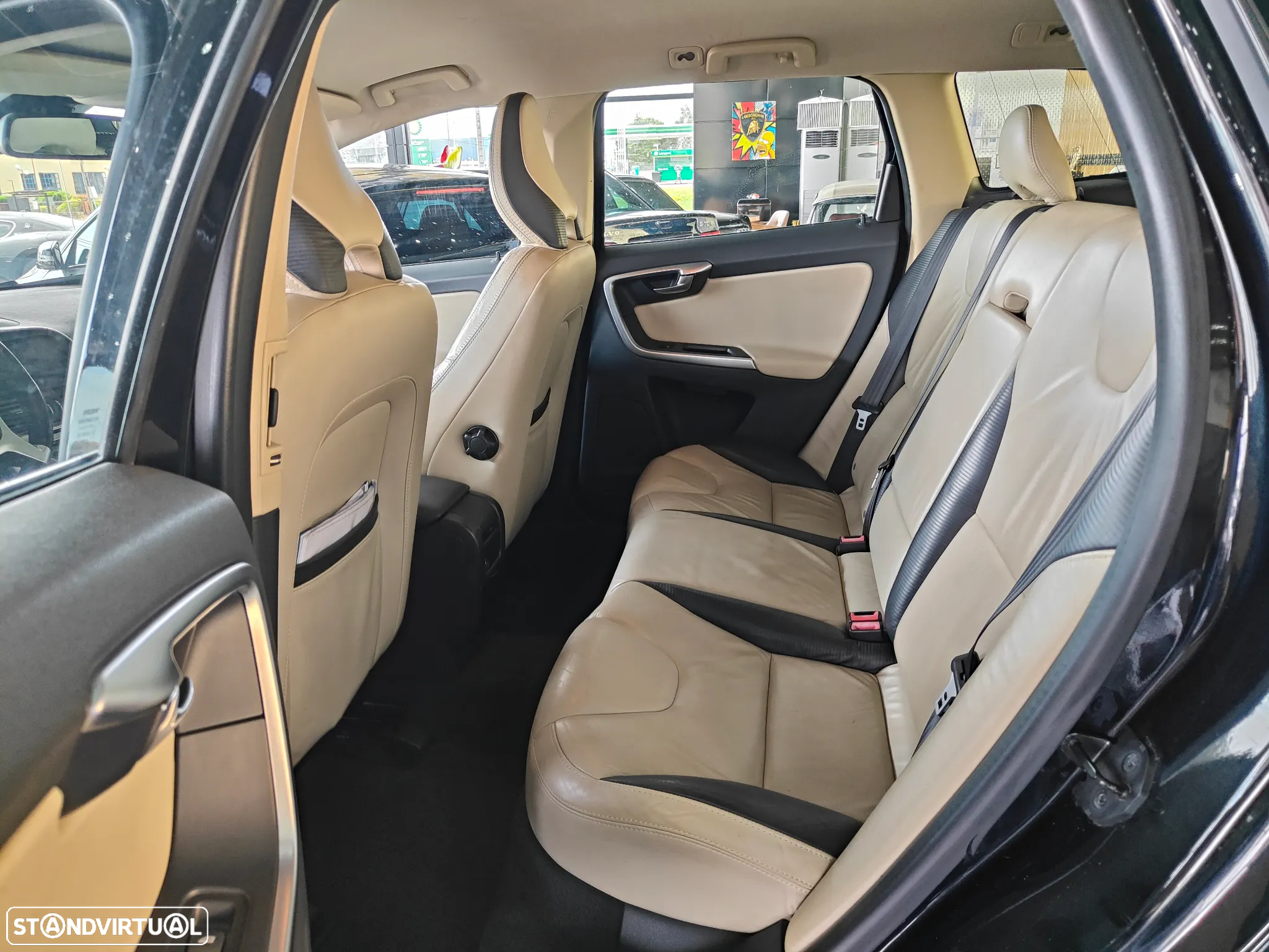 Volvo XC 60 2.4 D5 R-Design AWD Start/Stop - 11