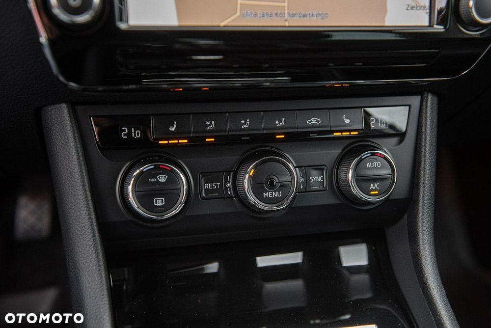 Skoda Superb 2.0 TDI DSG Premium Edition - 22