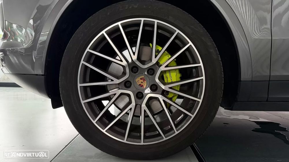 Porsche Cayenne Coupé E-Hybrid - 12